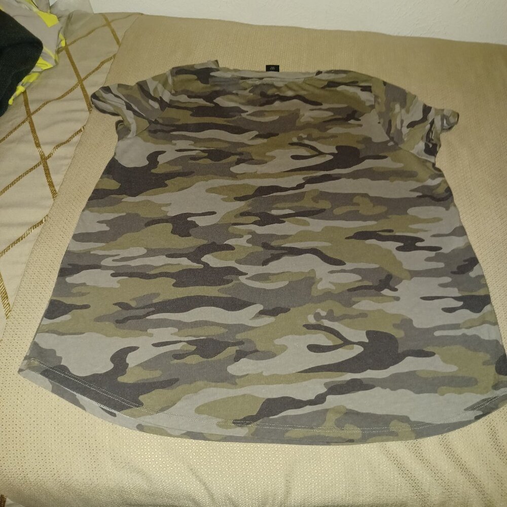 tahari Camo t-shirt